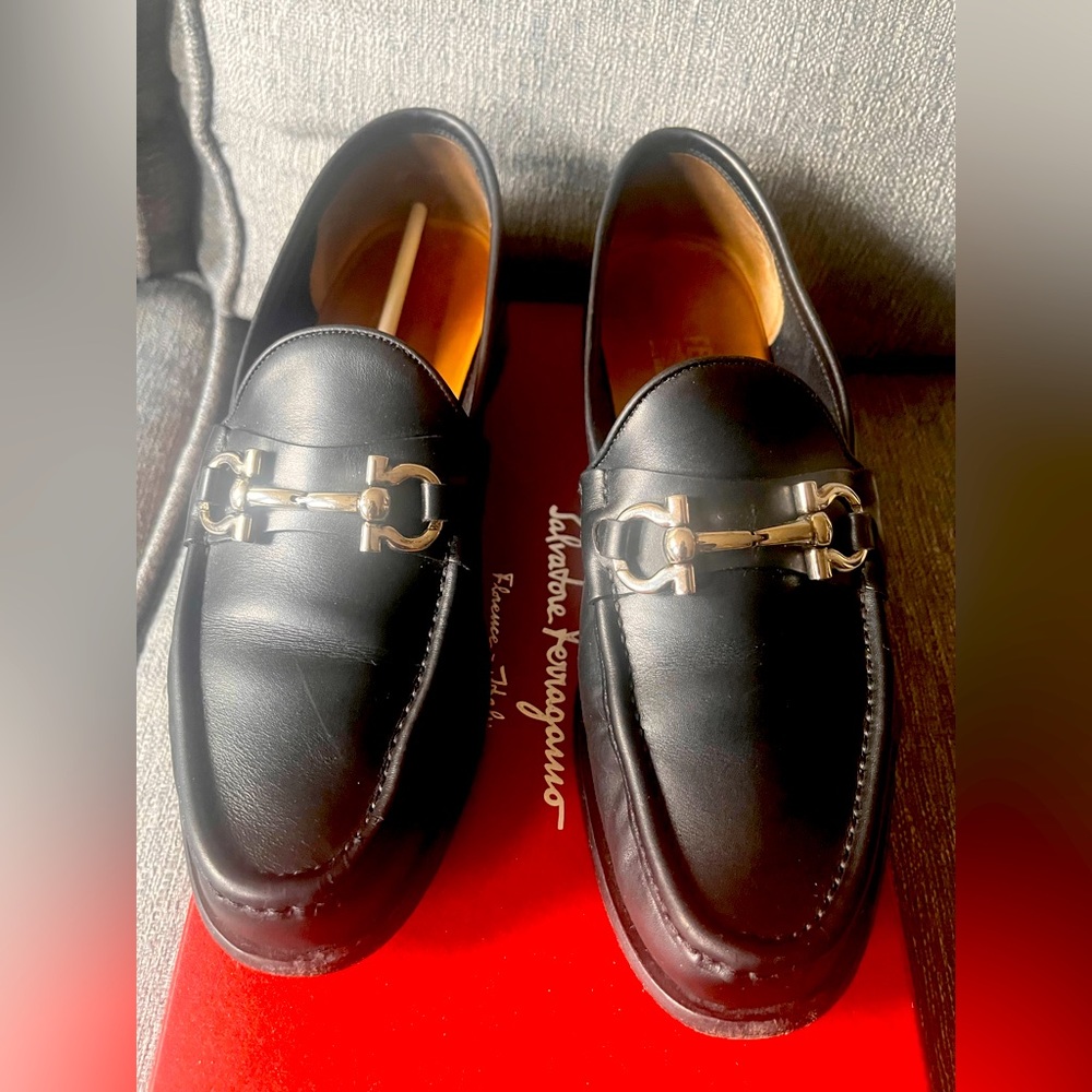 Authentic Womens Salavorte Ferragamo Loafers 8 1/2